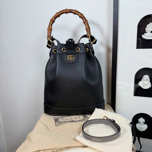 GUCCI DIANA BUCKET BAG WITH BAMBOO HANDLE - Picture 1 of 9